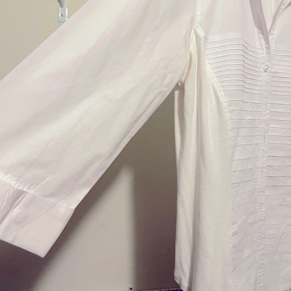 White 3/4 Length Sleeved Button Blouse - Picture 4 of 4